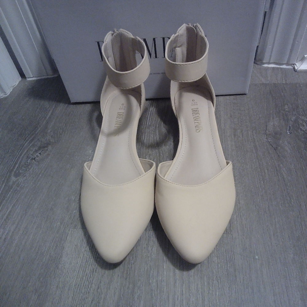 Dream Pairs Mini Wedge Dress shoe Size 9